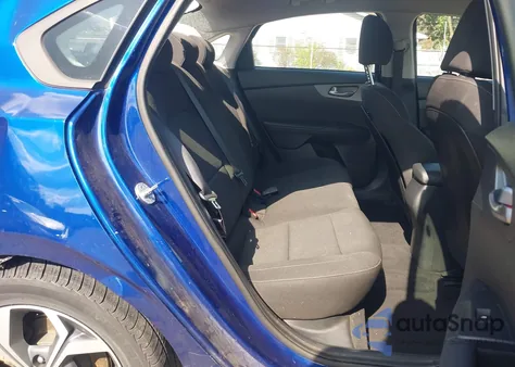 2019 Kia Forte Lxs z USA, uszkodzony, nr VIN 3KPF24AD9KE125070